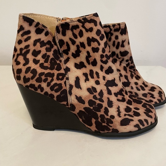 LEOPARD Ankle Boots with Orange Zipper Wedge - Picture 8 of 9